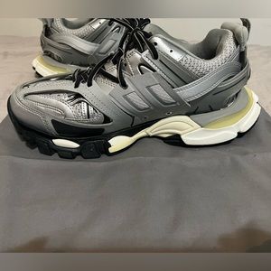 Track sneakers 
metallic/mesh/washed
Sliver